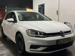 Weiß Gebraucht 2018 VW Golf VII Trendline Limousine | 9.800 € (Guter Preis)
