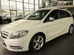 Weiß Gebraucht 2013 Mercedes B200 Sport Van / Kleinbus | 10.799 € (Fairer Preis)