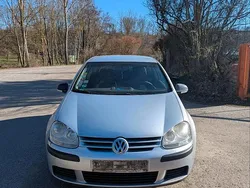 Silber Gebraucht 2005 VW Golf V Kleinwagen | 999 €