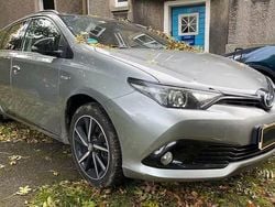 Grau Gebraucht 2017 Toyota Auris Touring Sports Cool Kombi | 9.999 € (Superpreis)