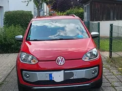 Rot Gebraucht 2013 VW cross up! Kleinwagen | 5.950 € (Fairer Preis)