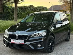 Schwarz Gebraucht 2016 BMW 218 Gran Tourer Performance Van / Kleinbus | 12.990 € (Fairer Preis)