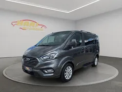 Grau Gebraucht 2018 Ford Tourneo Custom Titanium Van / Kleinbus | 30.900 € (Fairer Preis)