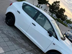 Weiß Gebraucht 2011 Seat Ibiza Kleinwagen | 2.800 € (Fairer Preis)