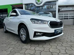 Weiß Gebraucht 2024 Skoda Fabia Essence Limousine | 17.490 € (Guter Preis)