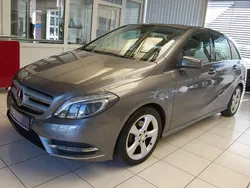 Mountaingrau met. Gebraucht 2014 Mercedes B180 Sport Van / Kleinbus | 7.900 € (Fairer Preis)