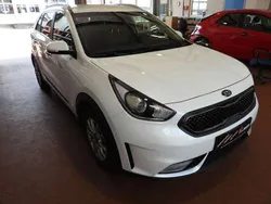 Weiß Gebraucht 2018 Kia Niro Vision SUV | 14.850 € (Fairer Preis)