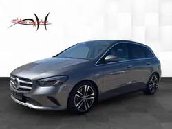 Mountain grau (metallic) Gebraucht 2020 Mercedes 220 Edition Limousine | 26.850 €