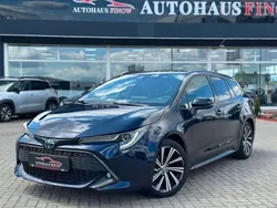 Dark blue metallic (8x8)/ blac Gebraucht 2022 Toyota Corolla Premium Kombi | 20.990 € (Fairer Preis)