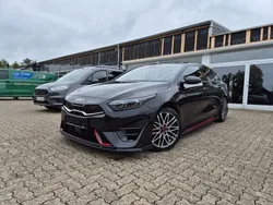 Schwarz Gebraucht 2023 Kia ProCeed GT Kleinwagen | 35.900 € (Teuer)
