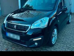 Schwarz Gebraucht 2017 Peugeot Partner Tepee Van / Kleinbus | 13.500 € (Etwas zu teuer)
