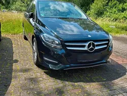 Schwarz Gebraucht 2015 Mercedes B180 Style Van / Kleinbus | 9.000 € (Guter Preis)