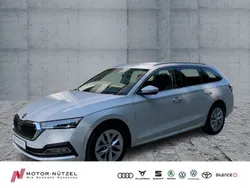Weiß Gebraucht 2023 Skoda Octavia Style Kombi | 23.290 € (Guter Preis)