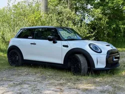 Weiß Gebraucht 2023 Mini Cooper SE Classic Kleinwagen | 21.499 € (Fairer Preis)