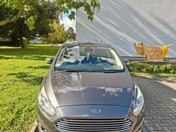 Grau Gebraucht 2017 Ford S-MAX Vignale Van / Kleinbus | 14.000 € (Superpreis)