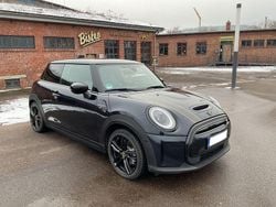 Schwarz Gebraucht 2022 Mini Cooper SE Kleinwagen | 19.800 € (Etwas zu teuer)