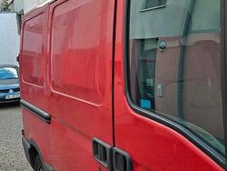 Rot Gebraucht 2009 Renault Master Van | 4.650 €