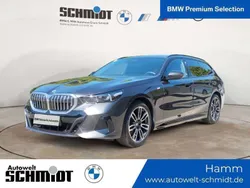 Sophistograu brillanteffekt Gebraucht 2024 BMW 520 M Sport Kombi | 50.487 € (Superpreis)