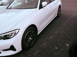 Weiß Gebraucht 2021 BMW 318 Limousine | 25.500 € (Guter Preis)