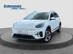 Snow white pearl (weiß) Gebraucht 2021 Kia e-Niro Spirit SUV | 23.980 € (Fairer Preis)