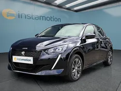Schwarz Gebraucht 2021 Peugeot e-208 Active Kleinwagen | 15.449 € (Fairer Preis)