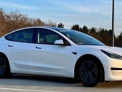 Weiß Gebraucht 2022 Tesla Model 3 Standard Range Plus Limousine | 24.990 € (Guter Preis)