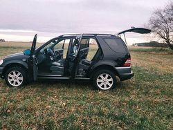 Schwarz Gebraucht 1998 Mercedes 320 SUV | 3.999 €