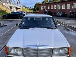 Weiß Gebraucht 1983 Mercedes E200 Limousine | 5.300 €