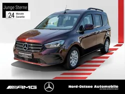 Rubellitrot metallic Gebraucht 2023 Mercedes T180 Van / Kleinbus | 25.990 € (Guter Preis)