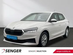 Weiß Gebraucht 2023 Skoda Fabia Ambition Limousine | 13.680 € (Fairer Preis)