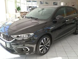 Schwarz Gebraucht 2017 Fiat Tipo Lounge Kleinwagen | 10.900 € (Fairer Preis)