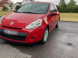 Rot Gebraucht 2010 Renault Clio II Dynamique Limousine | 3.599 € (Etwas zu teuer)