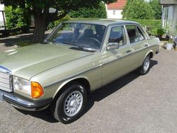 Grün Gebraucht 1983 Mercedes 230 Limousine | 16.000 €
