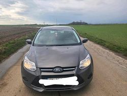 Grau Gebraucht 2014 Ford Focus Ambiente Limousine | 4.699 € (Guter Preis)