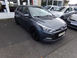 Grau Gebraucht 2018 Hyundai i20 Active Limousine | 9.985 € (Fairer Preis)