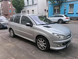 Silber Gebraucht 2005 Peugeot 206 Kleinwagen | 900 €