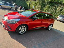 Rot Gebraucht 2020 Renault Clio V Limousine | 7.000 €