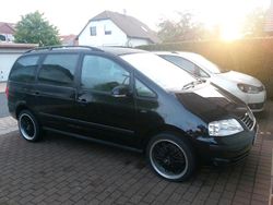 Schwarz Gebraucht 2006 VW Sharan Van / Kleinbus | 4.444 €