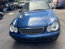 Blau Gebraucht 2002 Mercedes 200 Kleinwagen | 850 € (Fairer Preis)
