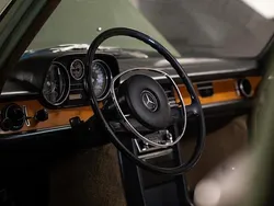 Grün Gebraucht 1973 Mercedes 250/8 Limousine | 34.999 €