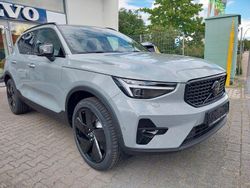 Grau Neu 2025 Volvo XC40 Plus SUV | 46.900 € (Teuer)