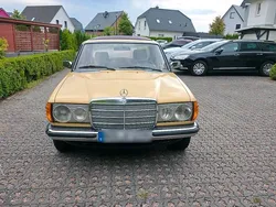 Gelb Gebraucht 1980 Mercedes 200 Limousine | 4.400 €