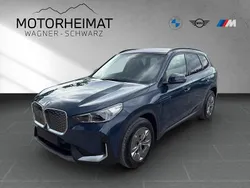Blau Neu 2025 BMW iX1 Sport Line SUV | 43.475 € (Guter Preis)