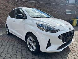 Weiß Gebraucht 2023 Hyundai i10 Intro Edition Kleinwagen | 13.599 € (Fairer Preis)