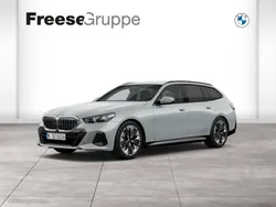 Grau Gebraucht 2024 BMW 520 M Sport Kombi | 58.800 €
