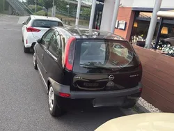 Schwarz Gebraucht 2001 Opel Corsa Kleinwagen | 350 € (Guter Preis)