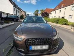 Braun Gebraucht 2013 Audi A4 Kombi | 7.000 € (Guter Preis)
