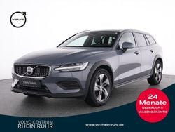 Grau Gebraucht 2023 Volvo V60 CC Plus Kombi | 35.950 € (Superpreis)