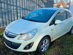 Gelb Gebraucht 2011 Opel Corsa Kleinwagen | 750 €