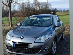 Grau Gebraucht 2011 Renault Mégane Limousine | 2.850 € (Fairer Preis)